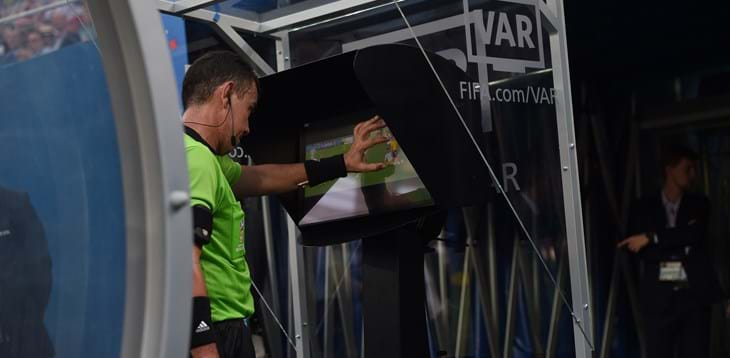 FIGC e DAZN, al via un'innovativa partnership dedicata a contenuti editoriali esclusivi: il primo sui colloqui tra arbitri e VAR