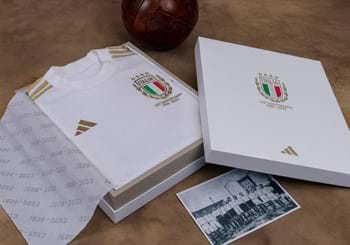 La nuova maglia celebrativa per il 125° anniversario della FIGC disponibile presso lo Store del Museo 