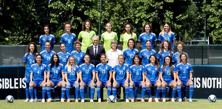 Al campo 'Gianluca Vialli' l'ultimo allenamento prima della partenza per la Nuova Zelanda. Ecco la foto ufficiale delle Azzurre
