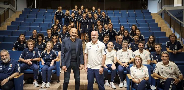 Azzurre players and staff greeted by Gravina and Spalletti
