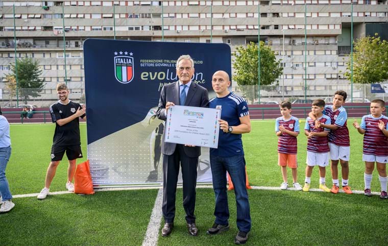 A 'Calciosociale' il UEFA Foundation For Children Awards 2023. Gravina: "Lo sport e il calcio con i suoi valori sono un'opportunità di riscatto"