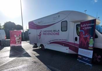 Grande successo a Salerno per la Carovana della Prevenzione Komen: due giorni di esami diagnostici gratuiti
