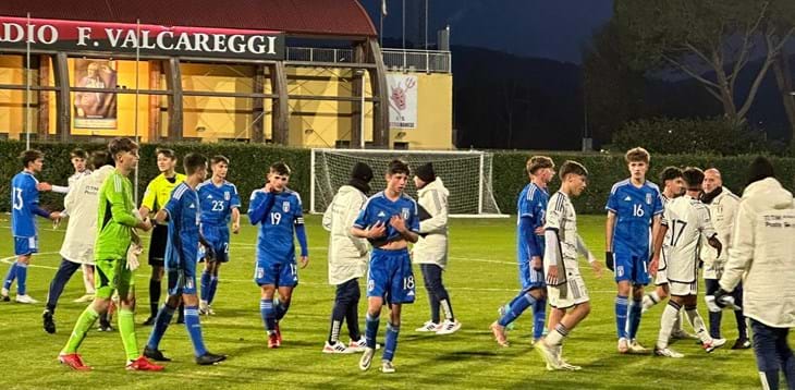 Torneo di Natale, successo all'esordio per Maggio: decidono Leone e Serra. Domani in campo i ragazzi del tecnico Battisti
