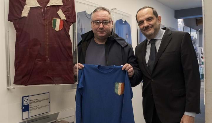 La maglia numero sette di Romeo Menti donata al Museo del Calcio