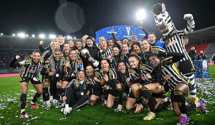 La Juventus alza al cielo la Supercoppa Frecciarossa: a Cremona è gioia bianconera