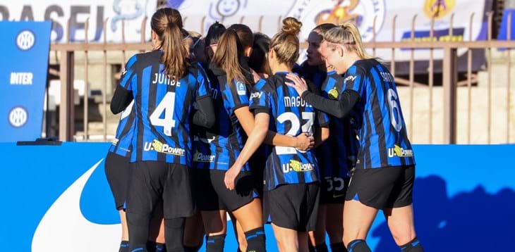 Prima sconfitta per la Roma: vince l'Inter 2-0. Pari tra Samp e Napoli