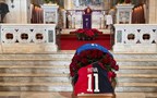 A moved crowd at the funeral of Gigi Riva, the last farewell from Italy to its champion.