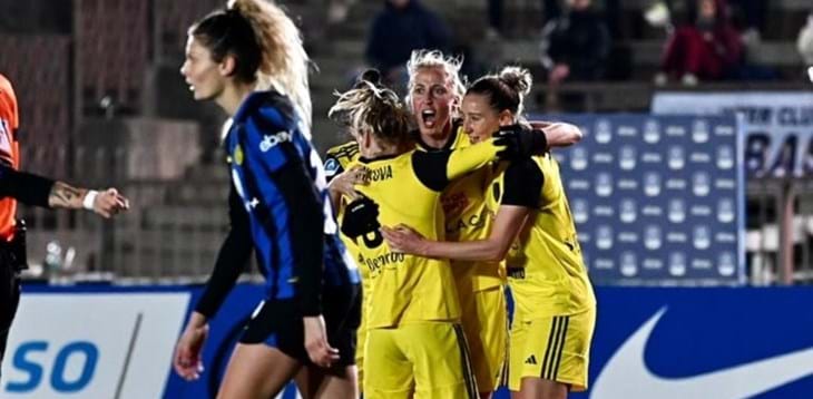 Colpo del Como che batte l'Inter 3-2. Vince anche il Sassuolo, pari tra Milan e Fiorentina