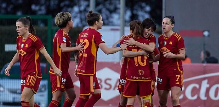 Roma, nono successo di fila con la Viola. La Juve vola sull’asse Thomas-Girelli, Milan imbattuto nelle ultime sette gare casalinghe