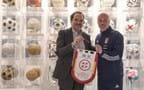 Soncin dona al Museo del Calcio il gagliardetto del successo delle Azzurre in Spagna