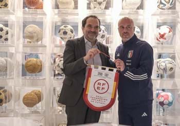 Soncin donates the Spain vs. Italy pennant to the Museo del Calcio
