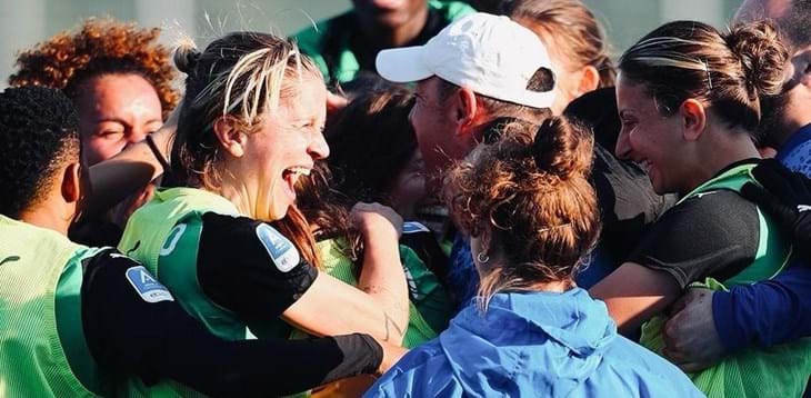 Il Sassuolo batte la Fiorentina al 91'. Goleada Sampdoria: 5-0 al Pomigliano