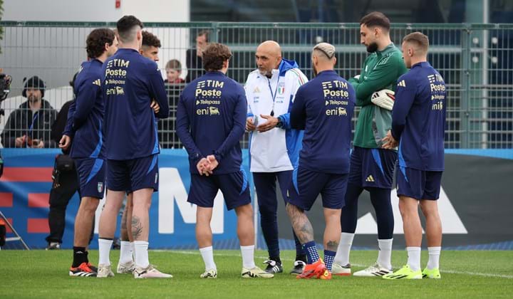 L'allenamento degli Azzurri sul campo intitolato a Gianluca Vialli
