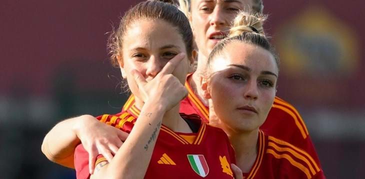Roma, tre gol al Sassuolo. La Sampdoria vince ancora: 1-0 al Como