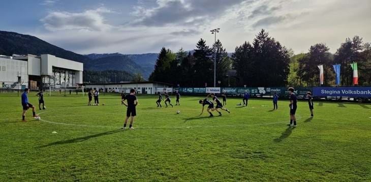 Lo staff Ast al lavoro sul campo di Stegona. Seduta dedicata ai Giovanissimi U15 dello Sport Club San Giorgio