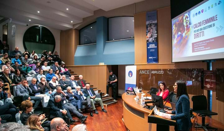 'Gioca con Noi, facciamo squadra': a L'Aquila il convegno sul calcio femminile