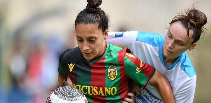 Domenica alle 16 a Cercola il ritorno dello spareggio tra Napoli e Ternana. Alle azzurre basta un pari per restare in A
