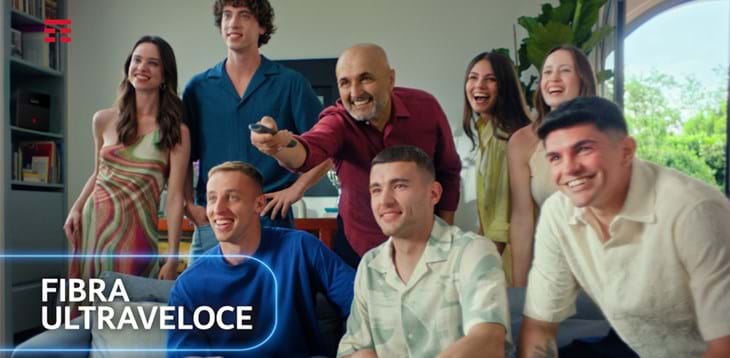 TIM: on air lo spot dedicato alla nuova offerta ‘TIM WiFi Casa e TV’ con Spalletti e gli Azzurri