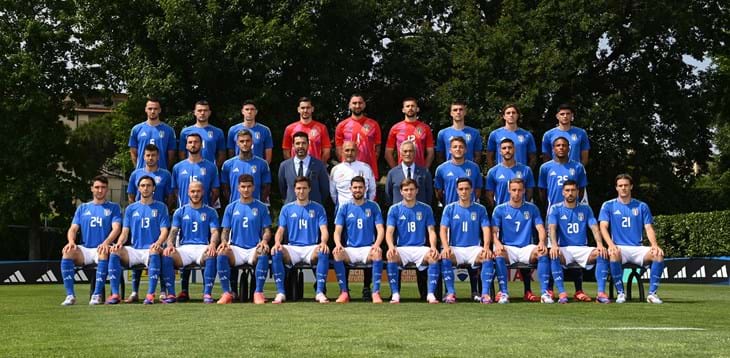 Final session at Coverciano and team photo in adidas shirt