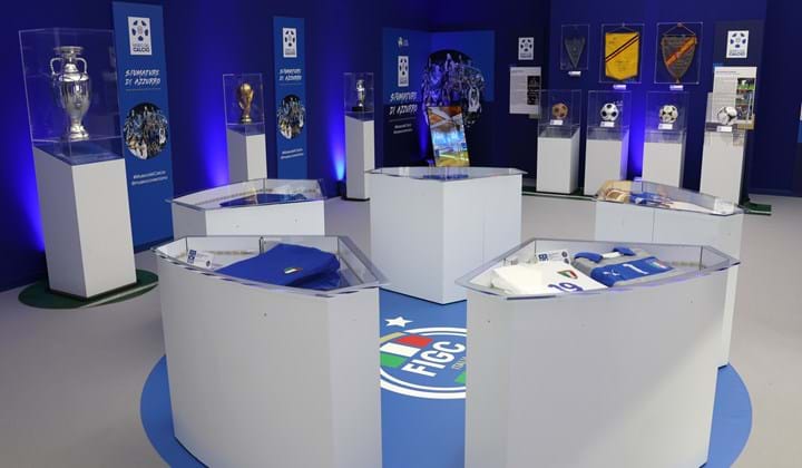 'Sfumature di Azzurro' a Casa Azzurri: i cimeli del Museo del Calcio di Coverciano arrivano a Iserlohn
