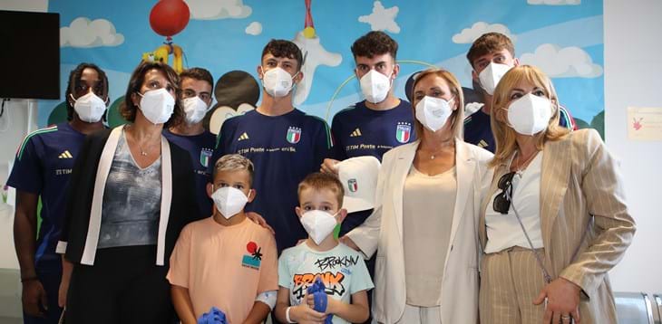 Squadra e staff in visita al reparto pediatrico dell'Ospedale Santa Maria Goretti di Latina. Pirola: