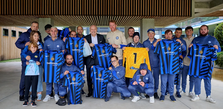 Inter, giornata stupenda per i ragazzi della squadra DCPS, che hanno incontrato giocatori, allenatore e dirigenti