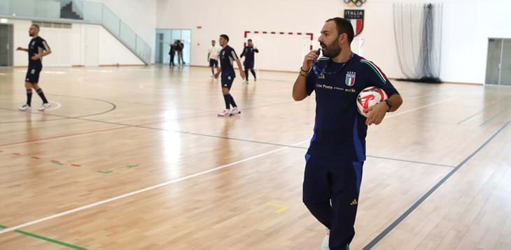 Dagli inizi a Viagrande alla panchina dell’Italia. Samperi a Vivo Azzurro TV: “La chiamata della Nazionale mi ha tolto il sonno per l’emozione”