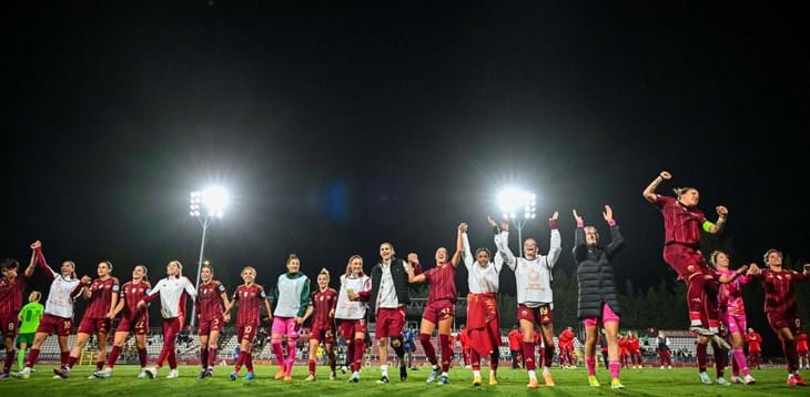 Roma, l'esordio europeo è da sogno: battuto il Wolfsburg, decisivo il rigore di Giugliano. Mercoledì sera tocca alla Juventus