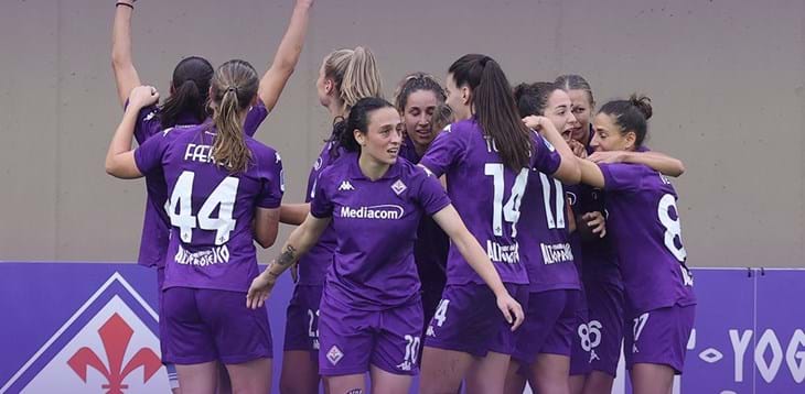 La Fiorentina aggancia in vetta la Juve: 3-2 show sulla Lazio. Pari senza reti tra Samp e Napoli