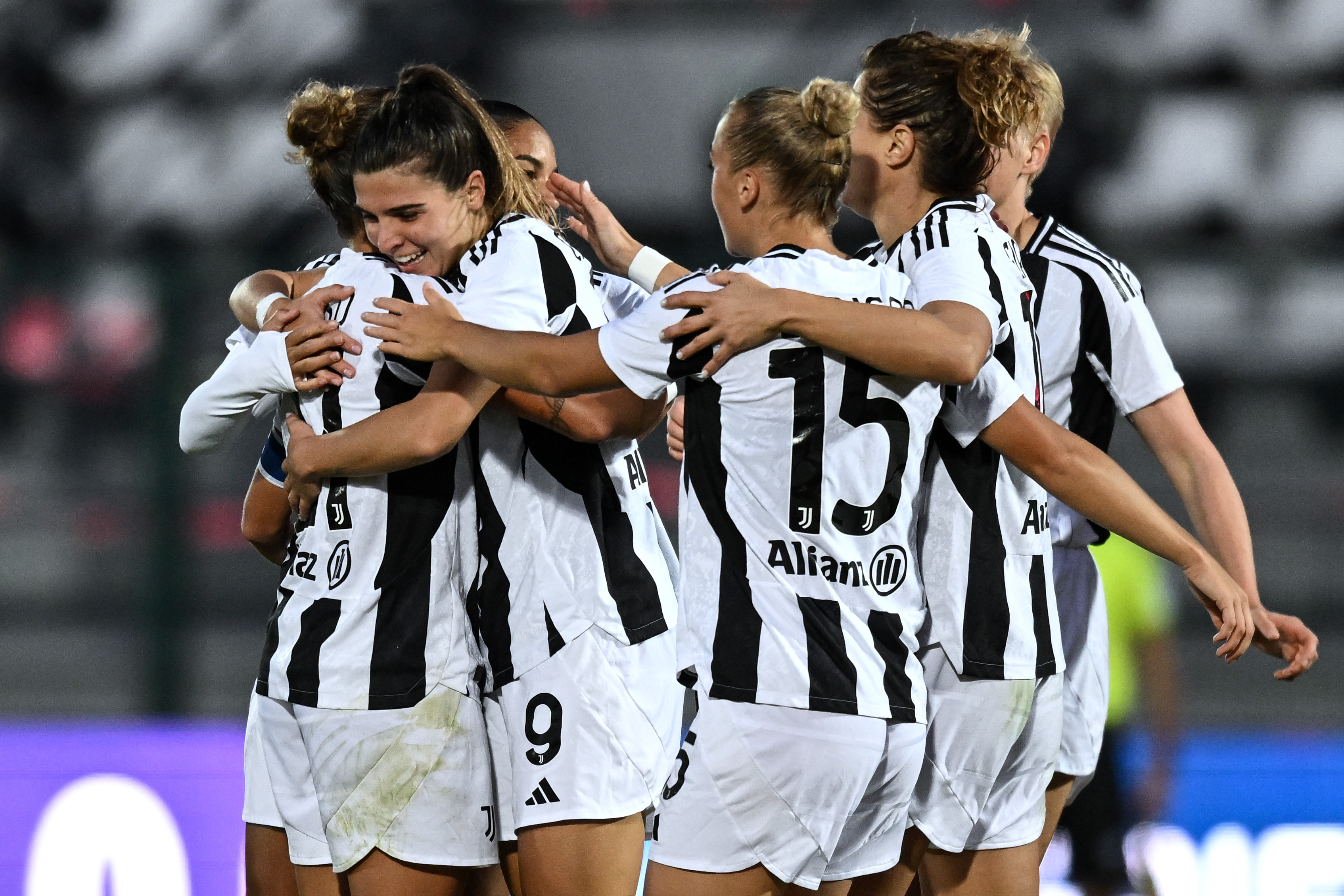 La Juventus batte il Milan e allunga in vetta Fiorentina ko con la Roma. Primo hurra del Sassuolo FIGC