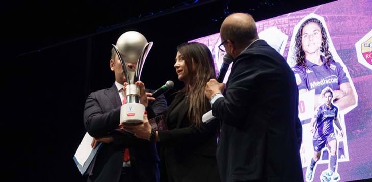 Il trofeo sul palco del Teatro Civico di La Spezia per il Gran Galà dello Sport. Cappelletti: