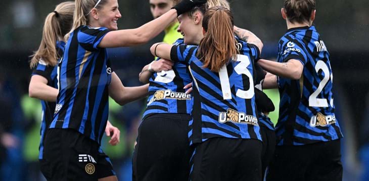 Inter ok con la Fiorentina (2-0) ma la Roma risponde: 4-0 alla Sampdoria. Grande rimonta del Milan