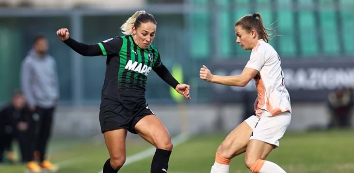 Tra sabato e domenica l'andata delle semifinali: si parte con Sassuolo-Roma, poi Fiorentina-Juventus. Diretta su Sky Sport Uno e in streaming su NOW