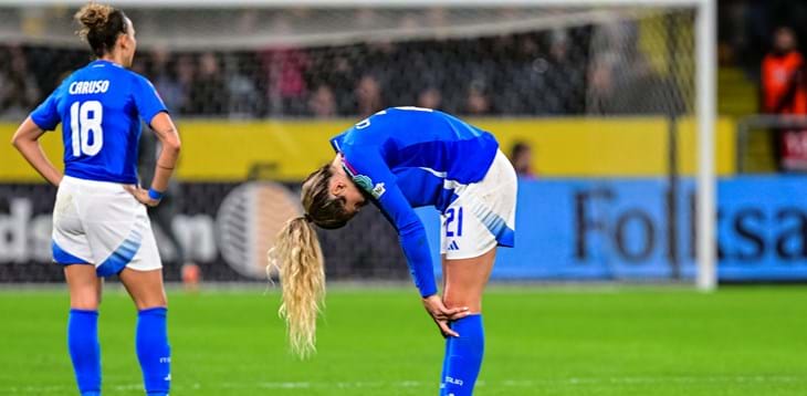 Beffa azzurra a Solna: la Svezia vince 3-2 con un rigore trasformato all’ultimo minuto. Soncin: “Orgoglioso delle ragazze