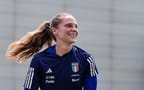 A Weggis è scattata la Azzurre mania: sorrisi, autografi e musica nell’allenamento aperto al pubblico. Giuliani: “Good vibes in vista della semifinale”