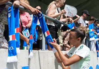 Testa alla semifinale: le Azzurre acclamate dai tifosi nella sessione aperta al pubblico