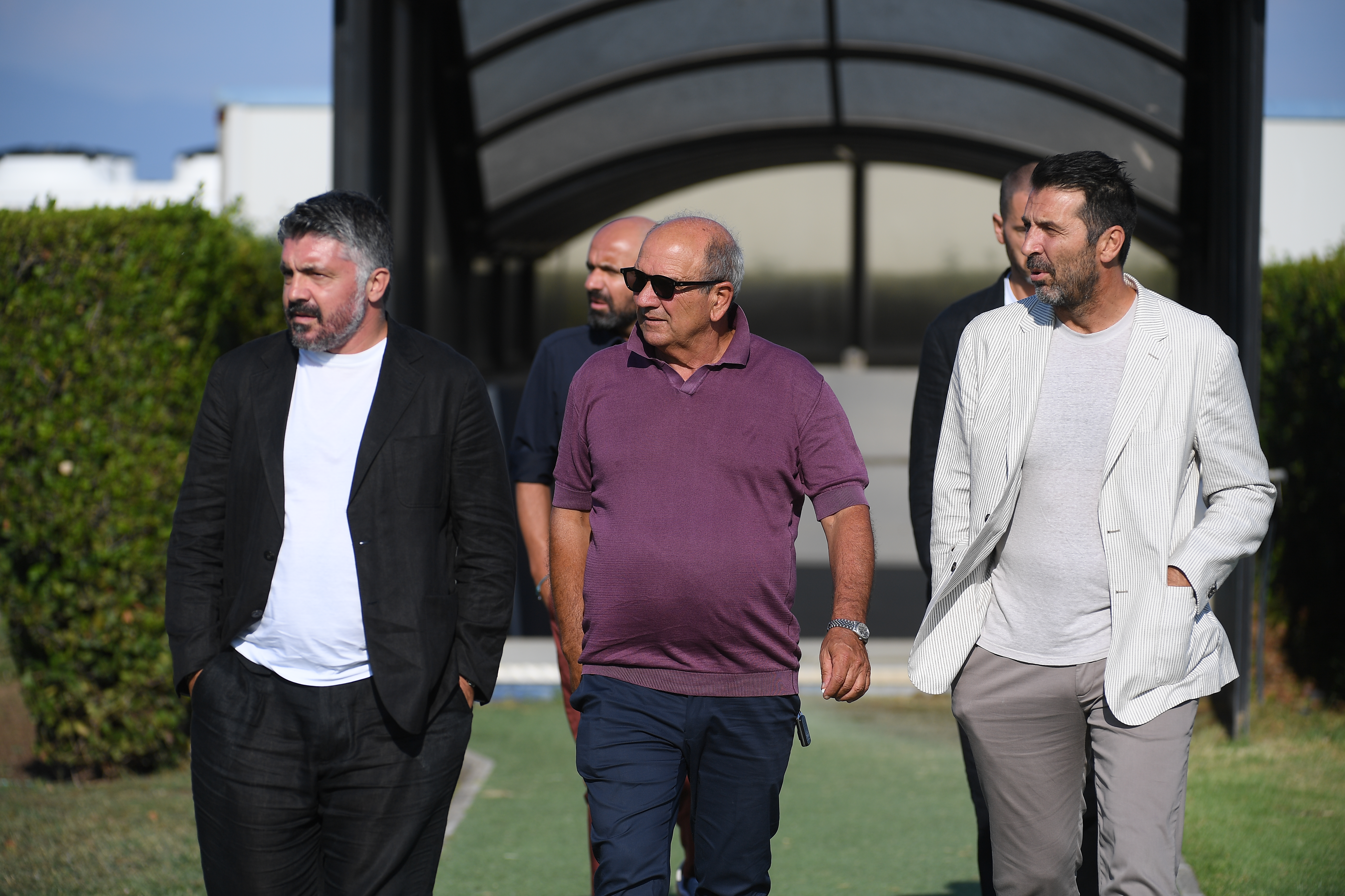 Gennaro Gattuso e Gianluigi Buffon, Ct e capo delegazione della Nazionale, insieme al direttore sportivo della Lazio, Angelo Fabiani, a Formello