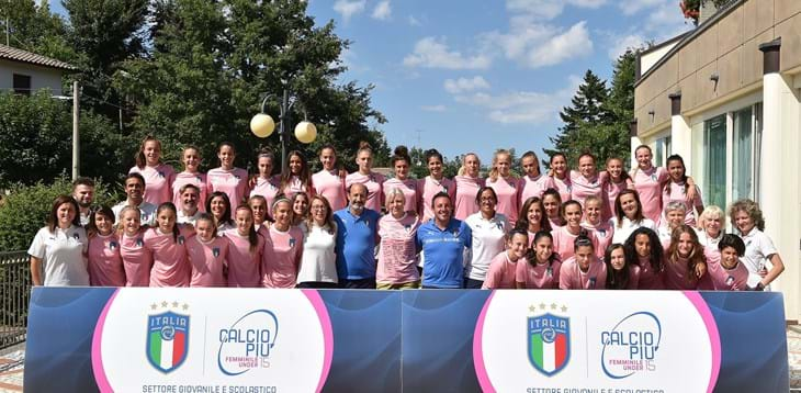 Calcio+15: le ragazze coinvolte nello stage incontrano Josefa Idem