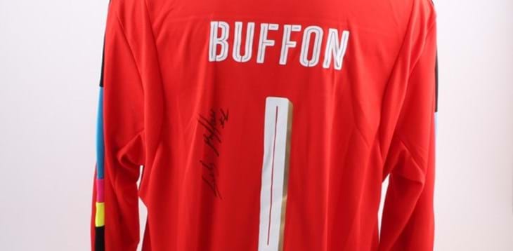 Raccolta fondi per progetti di assistenza oncologica: all’asta la maglia di Gigi Buffon