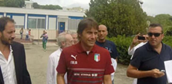 Conte, Oriali e Chiellini in visita all’ospedale pediatrico di Bari