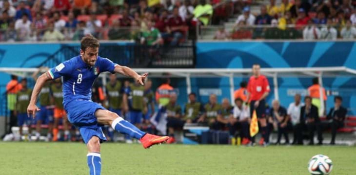 Grande Italia nell'esordio mondiale. Battuta 2-1 l'Inghilterra con gol di Marchisio e Balotelli