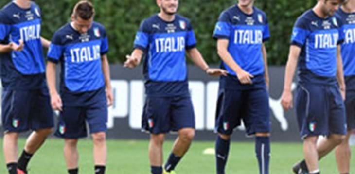 Doppia seduta di allenamento per gli Azzurri a Coverciano. Chiellini lascia il ritiro