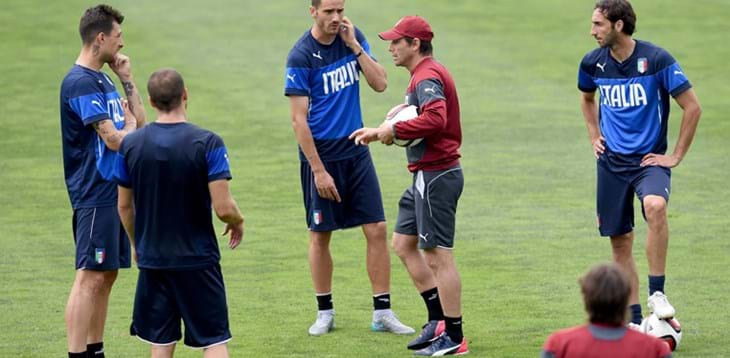 Azzurri al lavoro a Coverciano. Buffon si allena con il gruppo, a riposo Verratti