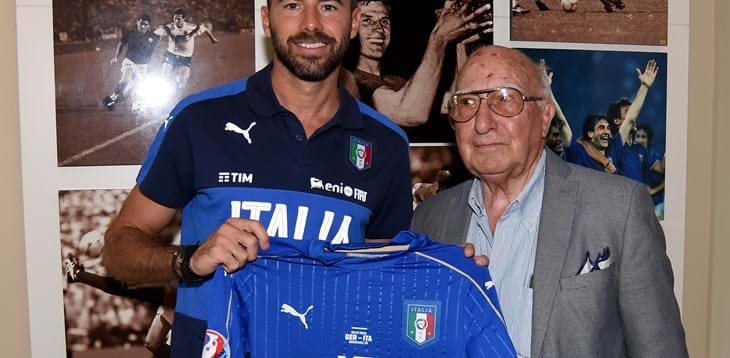 Barzagli consegna al Museo del Calcio la sua maglia in ricordo di EURO 2016
