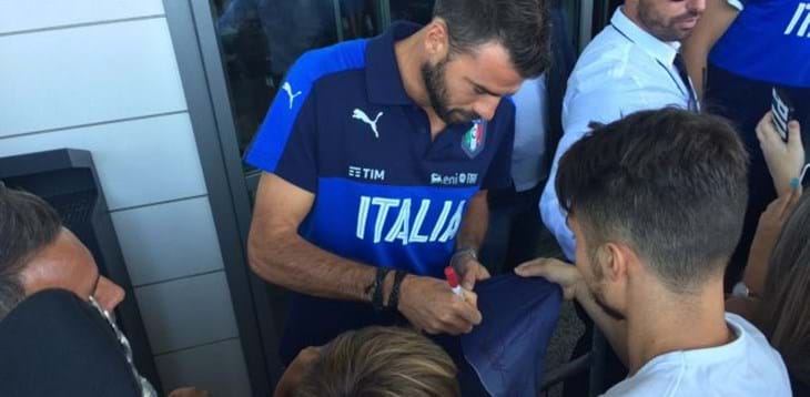 In mattinata sessione di autografi. Circa 6 milioni di telespettatori per Italia-Francia