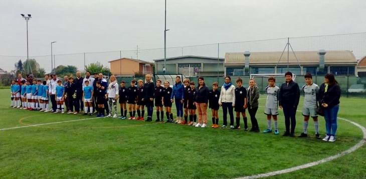 A Vercelli bambini in campo con papà, mamma e nonni