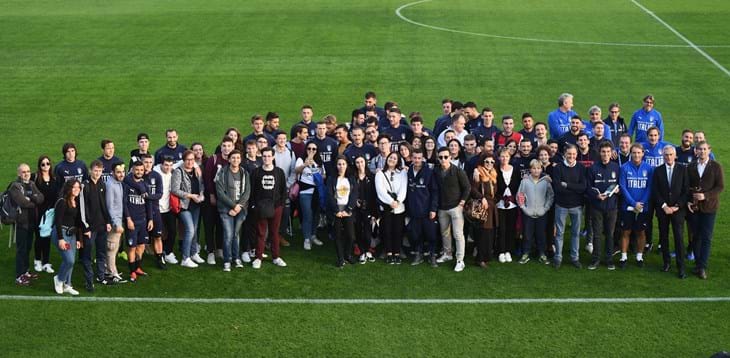 A Coverciano l’incontro tra gli Azzurri e gli studenti vincitori del progetto ‘Crazy For Football at School’