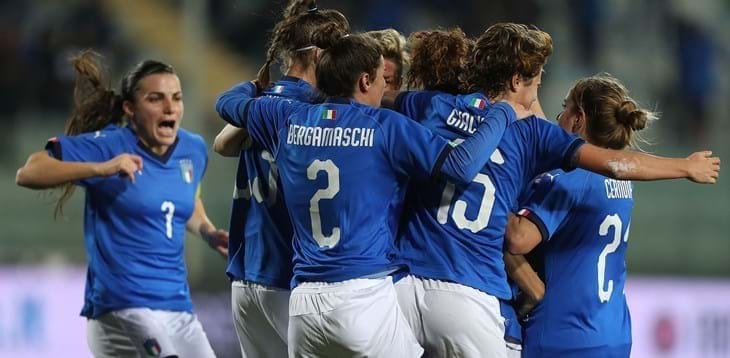 Italia-Galles: premiazione in campo per i vincitori del concorso scolastico