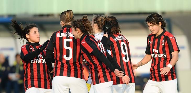 Oggi tre anticipi: la capolista Juventus ospite del Sassuolo, il Milan riceve la Roma