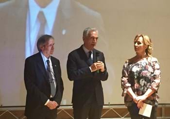 Il Presidente Figc Gabriele Gravina riceve il premio  "Le radici del cuore" a Celano